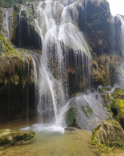 cascades-glaces-vacances-hebergement-vacances-mer-montagnes-A1