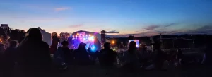 Festival de la Paille 2025 réussi ? Gîtes et chalets confort à Métabief, Pontarlier, Morteau. Fini le camping, place au vrai lit ! Réservez vite.